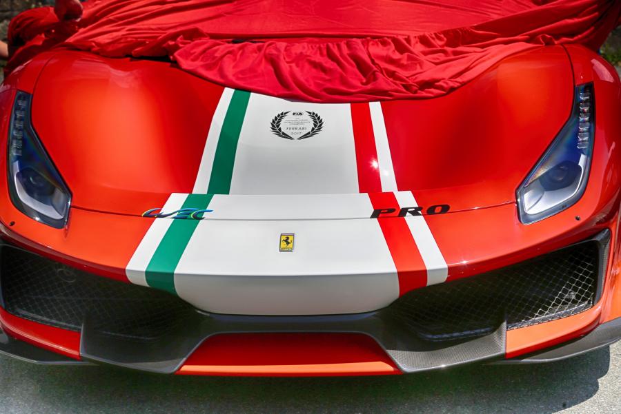 Детали интерьера Ferrari 488 Pista Tailor Made Piloti Ferrari 2018 года  (фото 3 из 5)